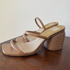 Dolce Vita: Open Toe Strap Block Heel Sandal Nancie Cafe Croco Print | Size: 10